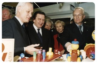 [Translate to Englisch:] Gerhard Schröder und Edmund Stoiber besuchen die Spielwarenmesse