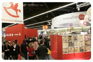 [Translate to Englisch:] InnovationCenter mit ToyAward 2004