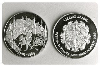 [Translate to Englisch:] Silbermünze zum 40. Jubiläum